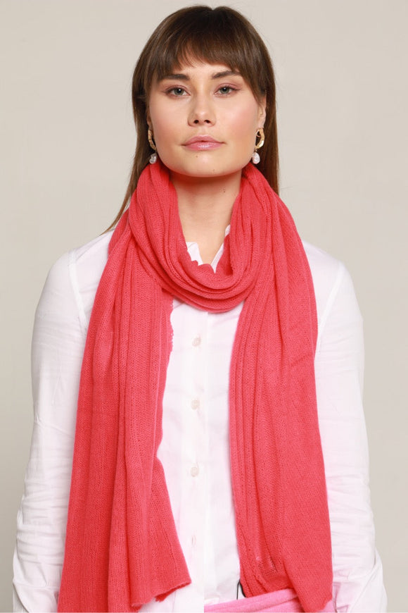 Big knitted kasjmir skjerf er et lett strikket, men stort skjerf som har vært en bestselger i mange år. Det er mykt, lett og varmt. Og selvfølgelig 100% ren Mongolsk kasjmir.